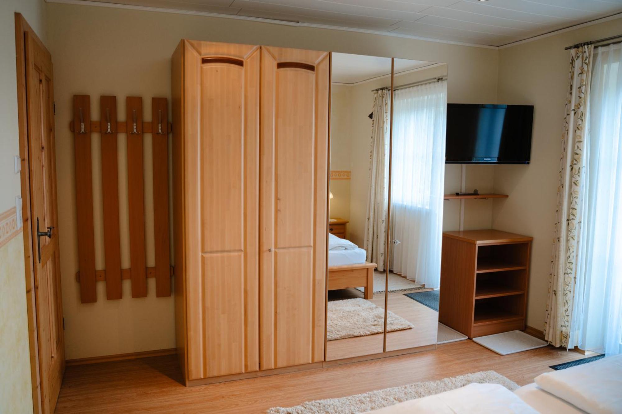 Ertlschweigerhaus Pension - Appartements - Zimmer Donnersbach Bagian luar foto