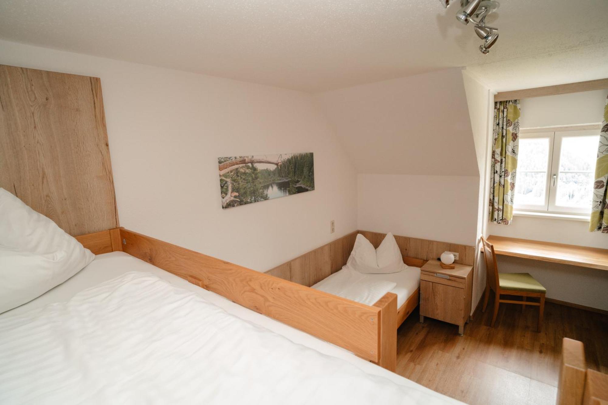 Ertlschweigerhaus Pension - Appartements - Zimmer Donnersbach Bagian luar foto