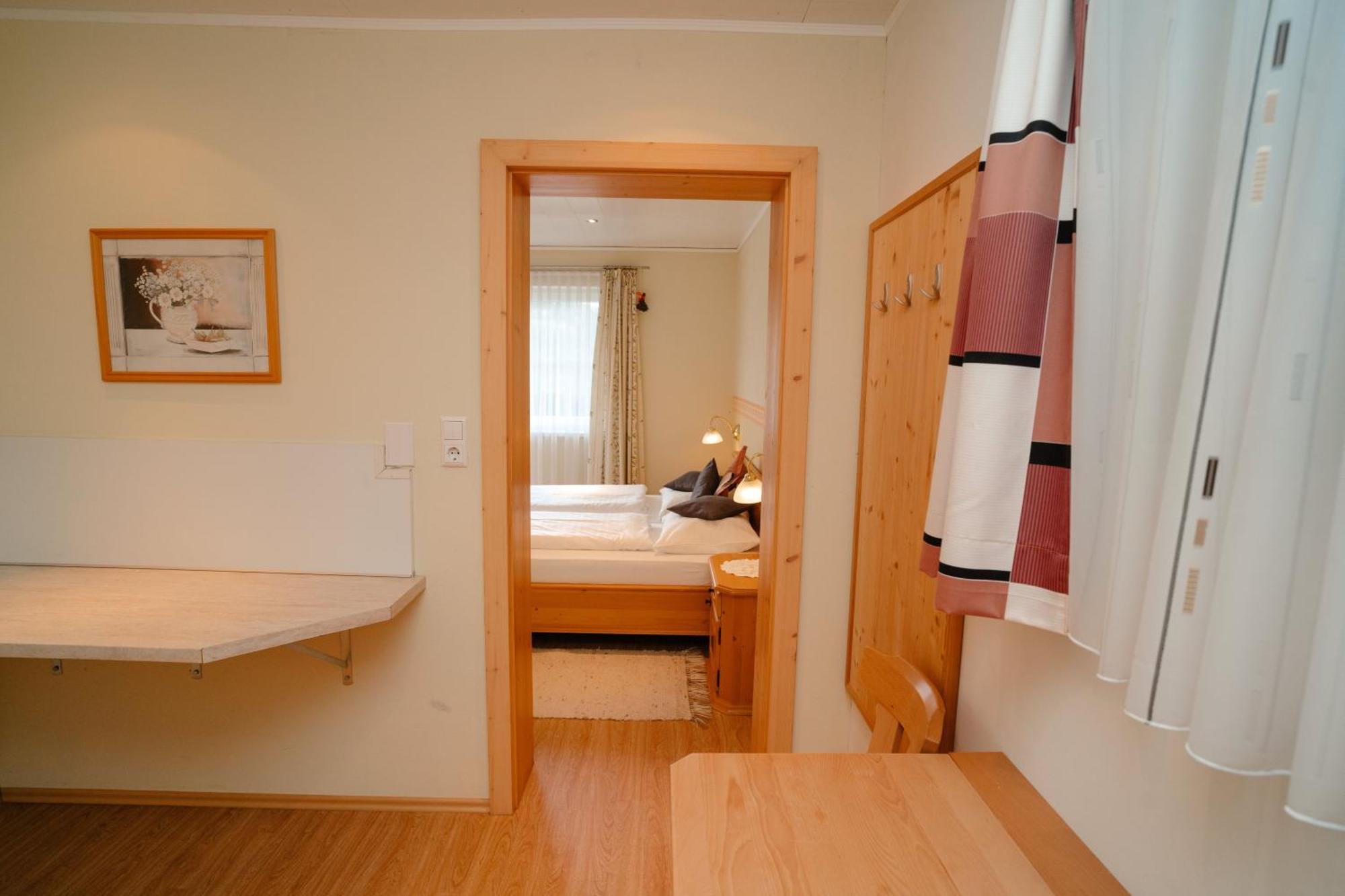 Ertlschweigerhaus Pension - Appartements - Zimmer Donnersbach Bagian luar foto