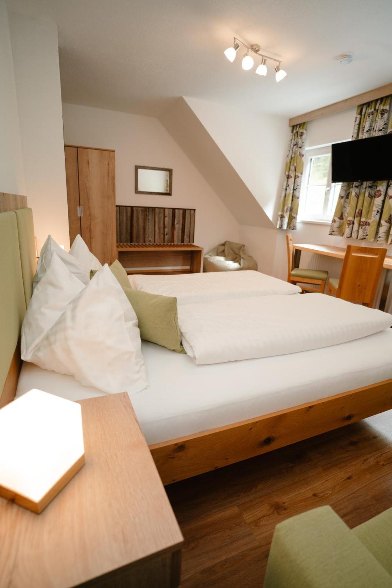 Ertlschweigerhaus Pension - Appartements - Zimmer Donnersbach Bagian luar foto
